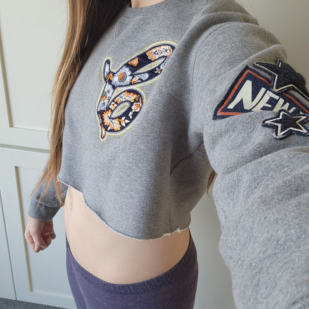 Gray Cropped Sweatshirt New York Floral Patches Upcycled Cute Casual Gym Sporty - Picture 6 of 11